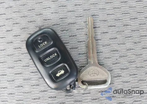 2003 Toyota Camry Le z USA, uszkodzony, nr VIN 4T1BE32K63U247154